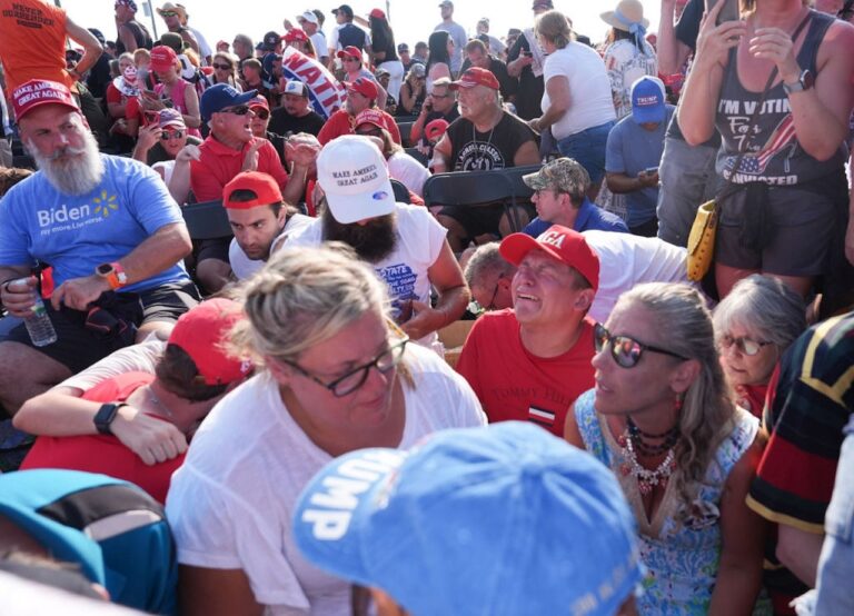 crowd at rally