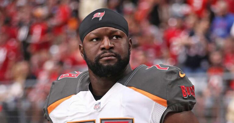 Former NFL Player Gosder Cherilus Accused of Peeing on Passenger on Plane 1