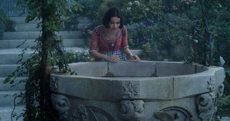 Live Action Snow White Trailer Gives 1st Glimpse of Gal Gadot as Evil Queen 03 2024