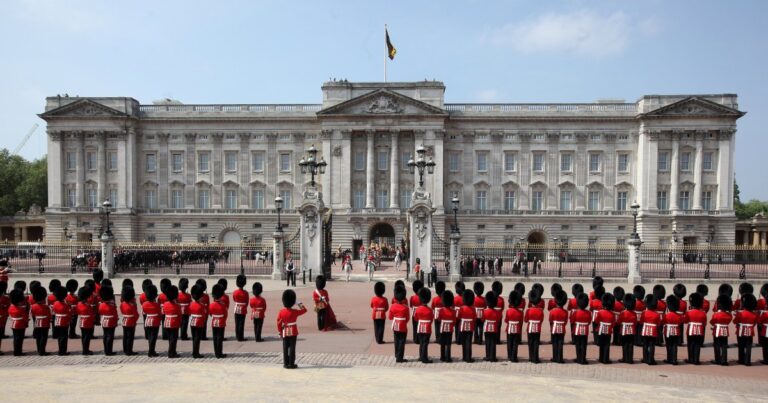 Viral Moments From Outside Buckingham Palace