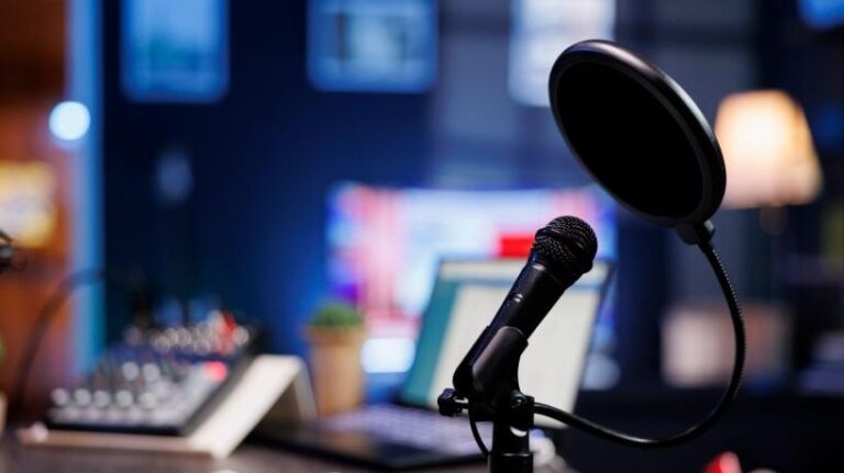 eLearning Podcasts That Are A Must Listen For LD Pros