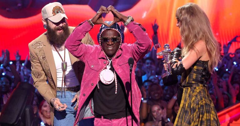 Flavor Flav Apologizes for Being on VMAs Stage Too Long With Taylor Swift 01 2024