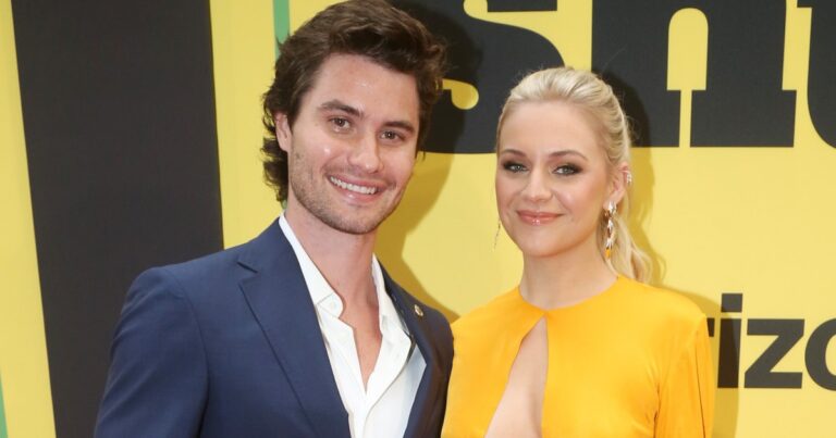 kelsea Ballerini gushes over chase stokes 1480023998