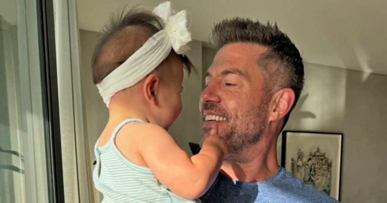 Jesse Palmer Baby Daughter Ella Is Obsessed With His Favorite Music 3