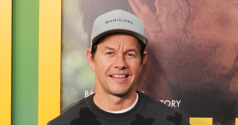 Mark Wahlberg s Las Vegas Restaurant Is Open for Business After Fire Nearly 2 Months After Opening 727