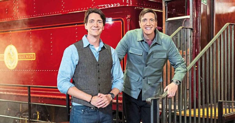 harry potters james and oliver phelps return to hogwarts for new show 05