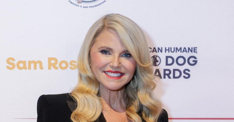 Christie Brinkley Calls Peter Cook Marriage 1 of Her Most Tormented Experiences in Memoir 294