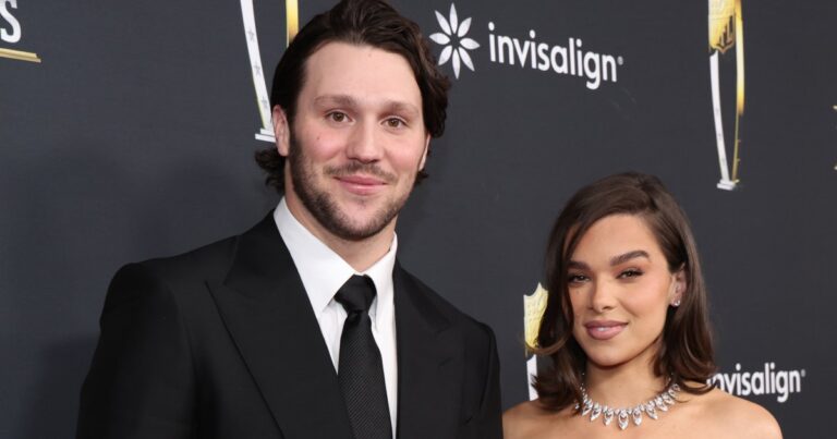 hailee steinfeld didnt want to know about proposal